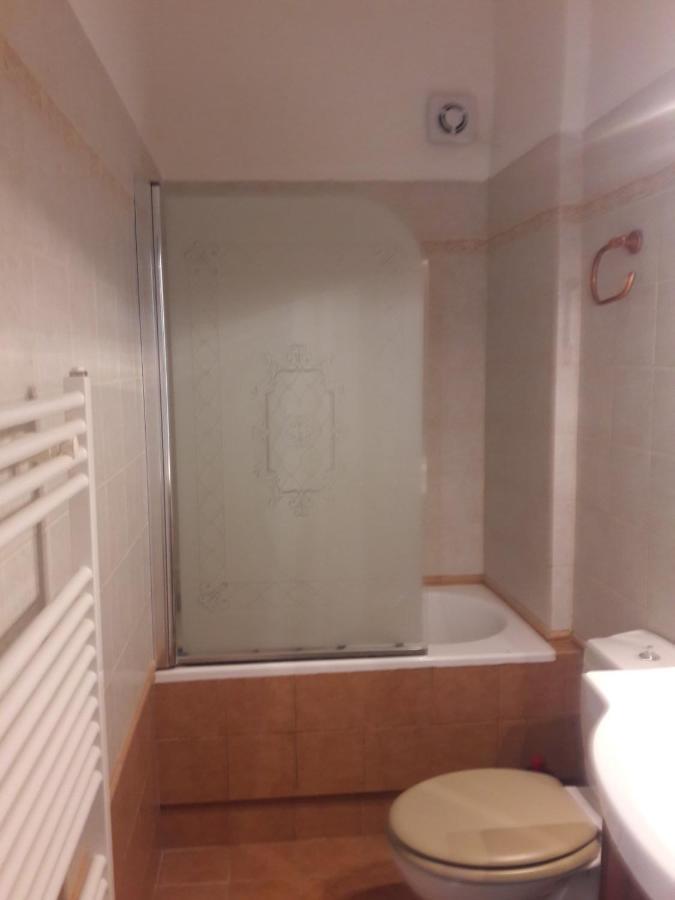 Krinides Apartment Nerotrivia